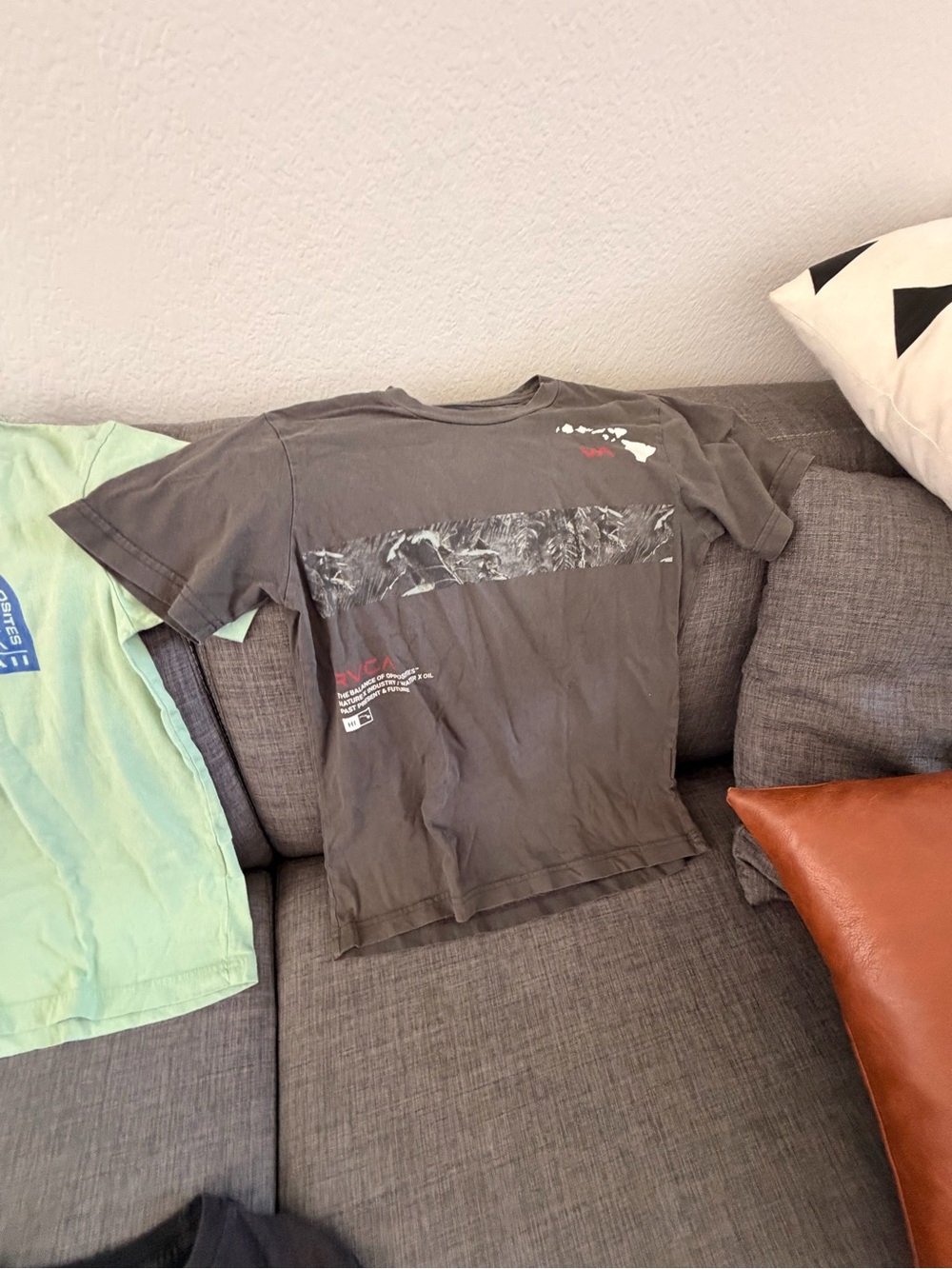 Boys RVCA shirts bundle - Picture 4 of 12